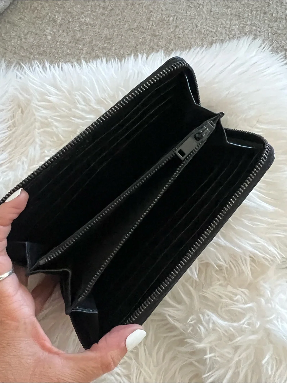 Saint Laurent Glossy Black Zip Pull Wallet Accent - Picture 5 of 5